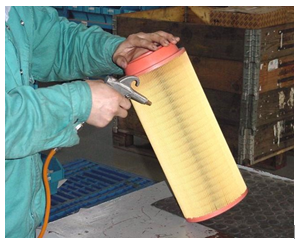 青島空壓機(jī)維修-清理空氣濾清器